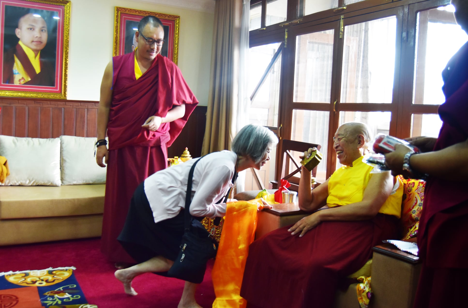 Thrangu Rinpoche blesses SMD School kids